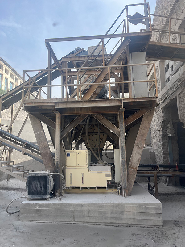Tajik construction workers operating CSME crushing and dewatering systems at a project site, symbolizing successful installation and efficient mineral processing.