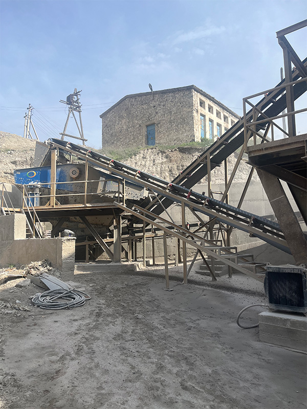Tajik construction workers operating CSME crushing and dewatering systems at a project site, symbolizing successful installation and efficient mineral processing. Tajik construction workers operating CSME crushing and dewatering systems at a project site, symbolizing successful installation and efficient mineral processing.