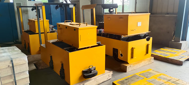 electric locomotive, battery locomotive, yellow locomotive