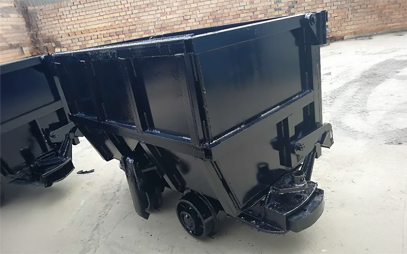 YCC Series Curved Rail Side Dump Mining Wagon