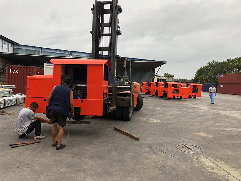 Diesel Locomotive, CCG2.5, Large truck transport